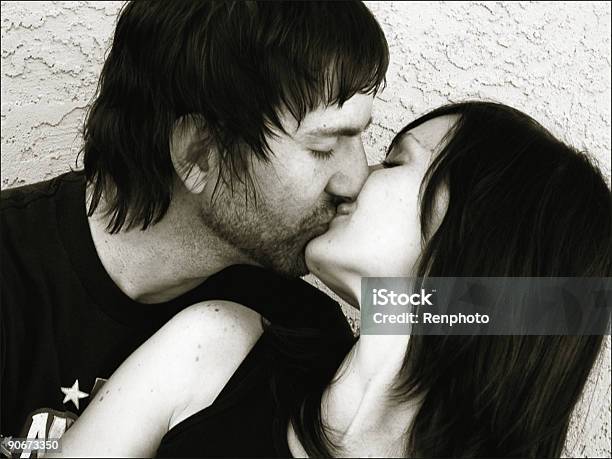 Foto de Sweet Amor Casal Beijando e mais fotos de stock de Adulto - Adulto, Amizade, Amor