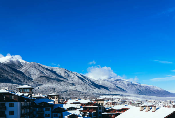 마운틴 스노우 피크, 알파인 빌리지 주택. - ski resort village austria winter 뉴스 사진 이미지