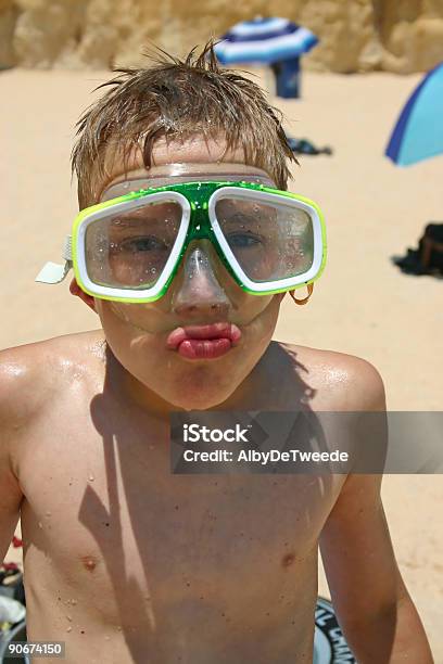 Foto de Menino Com Óculos De Natação e mais fotos de stock de Algarve - Algarve, Areia, Arrebentação