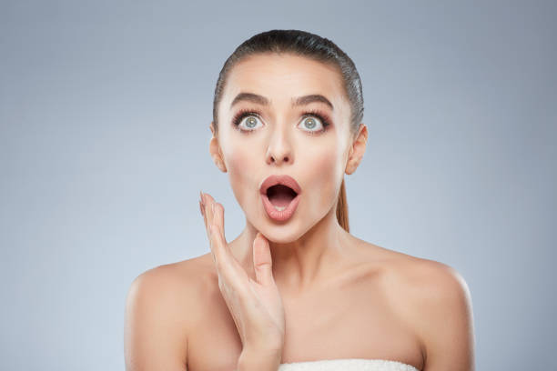 istock Shocked woman 906743466