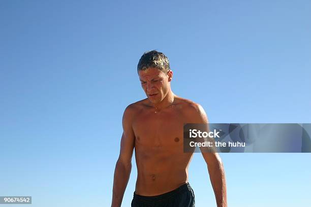 O Huhu E Céu Azul - Fotografias de stock e mais imagens de Abdómen Humano - Abdómen Humano, Adulto, Azul