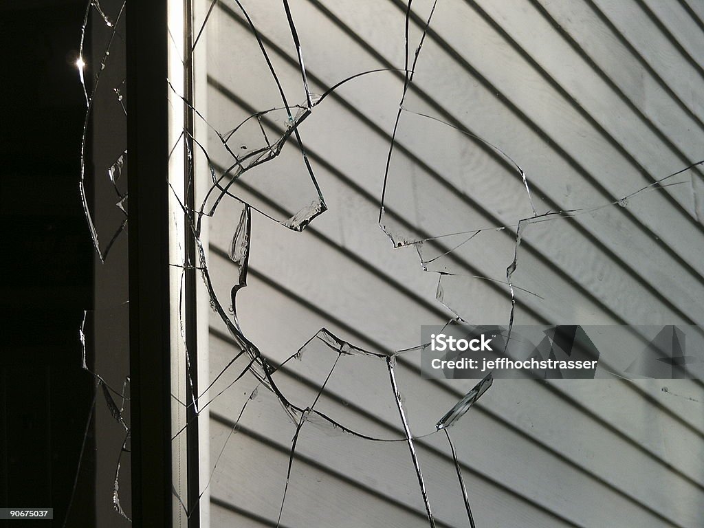 Fenêtre cassé - Photo de Broyé libre de droits