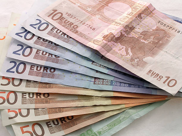 euro em dinheiro - hologram currency animal economie - fotografias e filmes do acervo