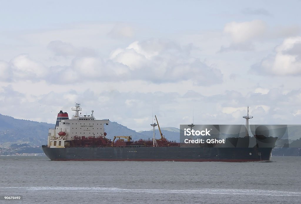 Cargo Schiff in der Nähe von Land - Lizenzfrei Arbeiten Stock-Foto