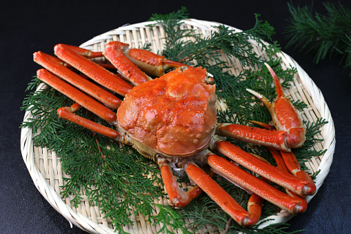 This is a fresh snow crab produced in Japan.