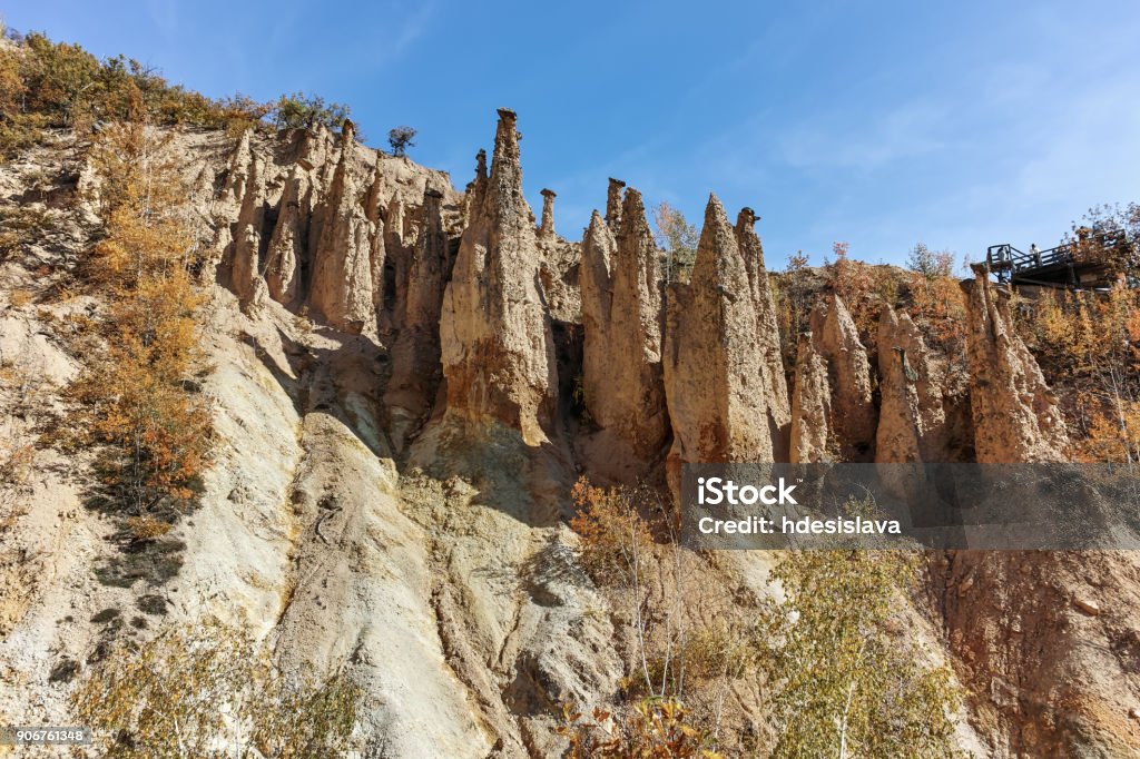 Paisaje de otoño de la ciudad del Rock formación diablo en montaña Radan, Serbia - Foto de stock de Agua libre de derechos