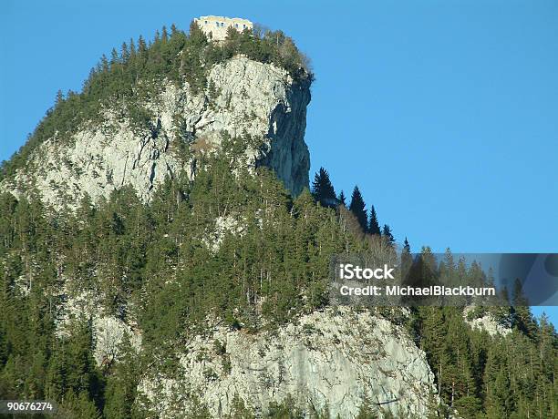 Lugaresaustria Ruinas En La Montaña Foto de stock y más banco de imágenes de Acantilado - Acantilado, Antiguo, Austria