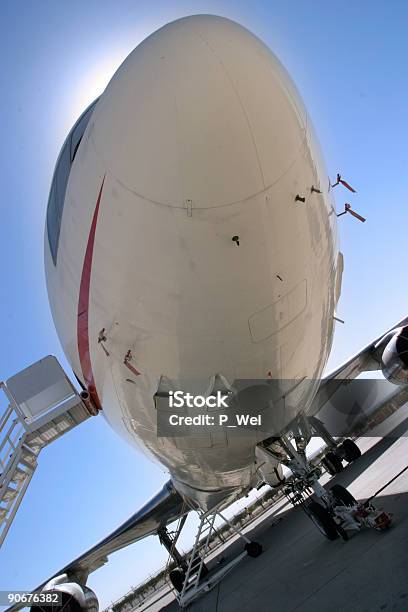 Avião Grande Angular De Fuselagem - Fotografias de stock e mais imagens de Abdómen Humano - Abdómen Humano, Aeroporto, Alfalto