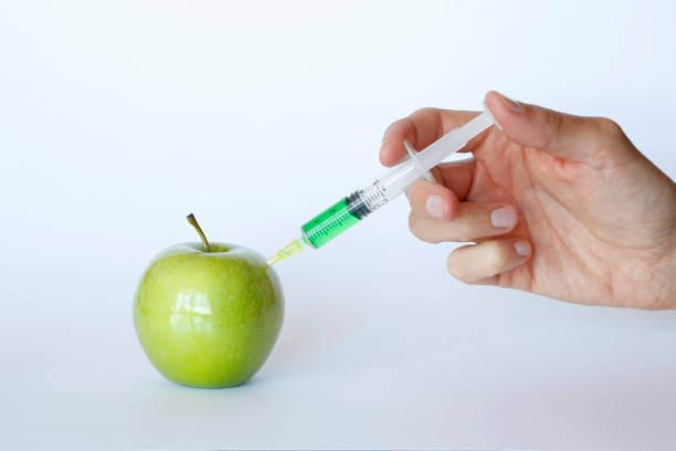 Apple with syringe Apple with syringe al green liquid obesidade stock pictures, royalty-free photos & images