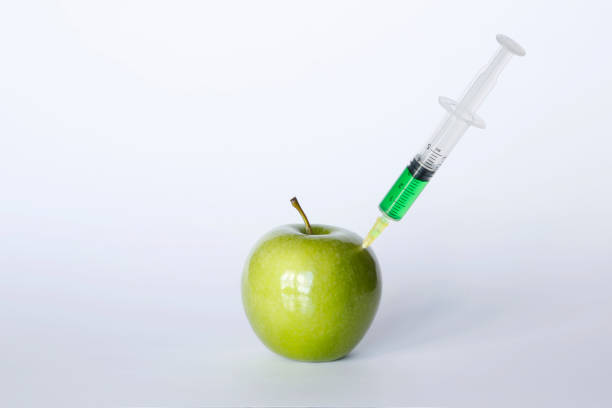 Apple with syringe Apple with syringe al green liquid obesidade stock pictures, royalty-free photos & images