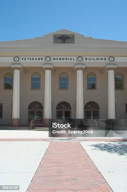 Veterans Memorial Hall Foto de stock y más banco de imágenes de Admiración - Admiración, Autoridad, Color - Tipo de imagen