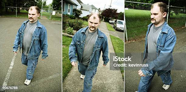 Três Imagens De Um Homem A Caminhar - Fotografias de stock e mais imagens de Adulto - Adulto, Andar, Azul
