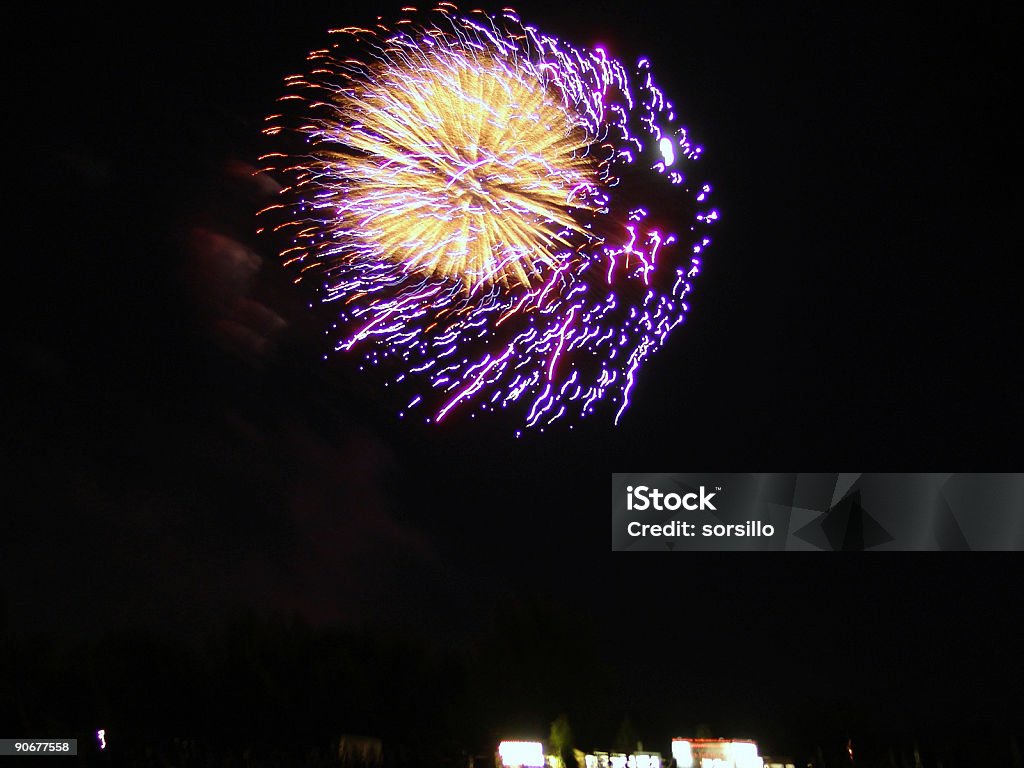 Fuochi d'artificio multicolore - Foto stock royalty-free di 4 Luglio