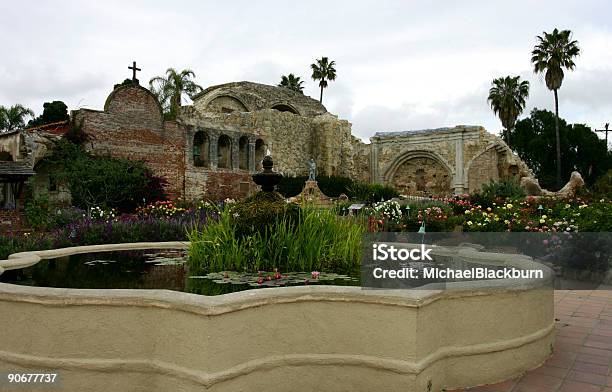 Foto de Lugareseua Califórnia San Juan Capistrano Missão1 e mais fotos de stock de Adulação