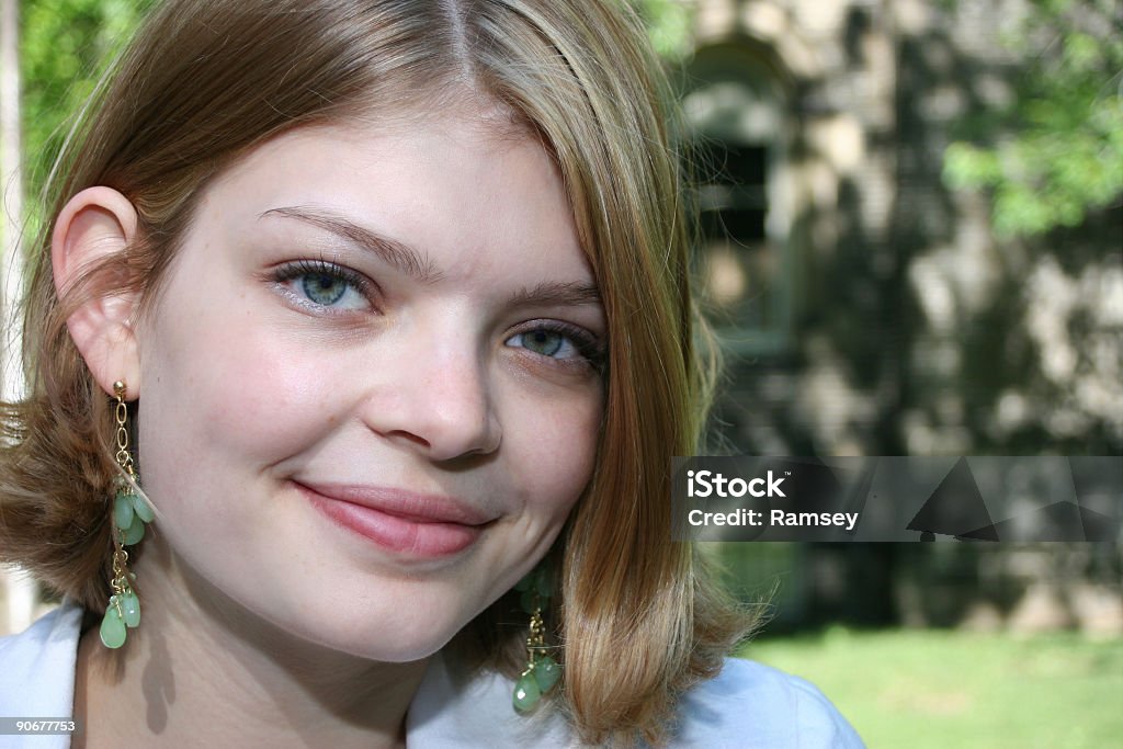 Portrait von weiblichen im Park - Lizenzfrei Attraktive Frau Stock-Foto