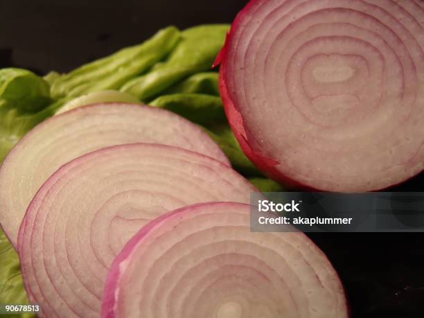 Foto de Cebola Roxa Fatiada e mais fotos de stock de Cebola - Cebola, Cebola Espanhola, Comida