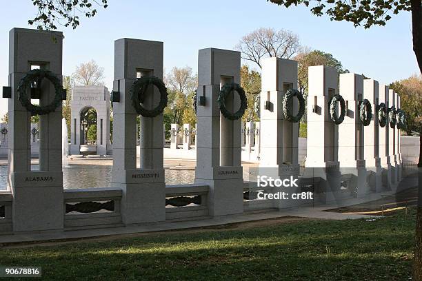 Foto de Memorial Da Segunda Guerra Mundial Ao Amanhecer e mais fotos de stock de Fascismo - Fascismo, Força Aérea Americana, Demolido