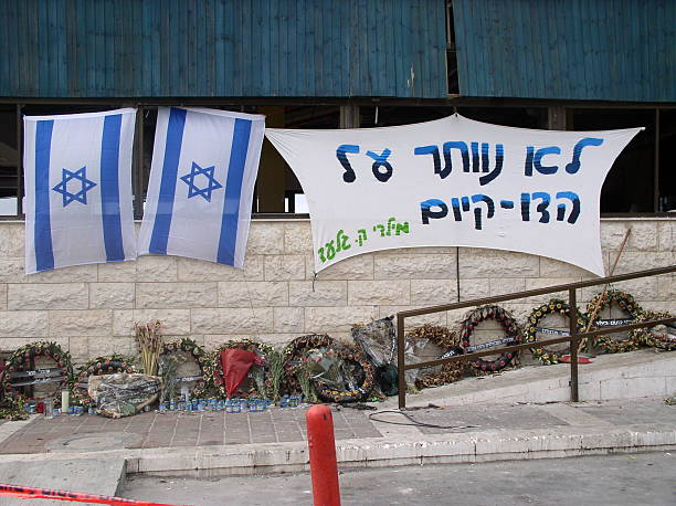 co-lebensgefühl flagge - israel judaism israeli flag flag stock-fotos und bilder