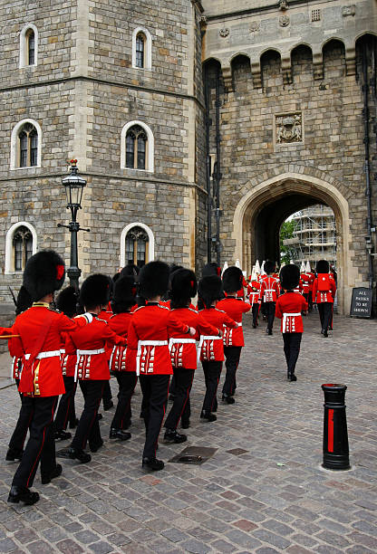 royal guardas - honor guard imagens e fotografias de stock