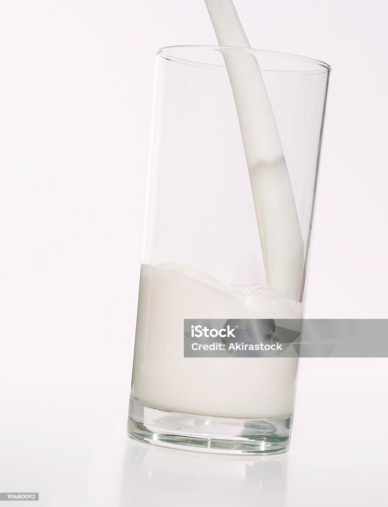 Verter la leche - Foto de stock de Asistencia sanitaria y medicina libre de derechos