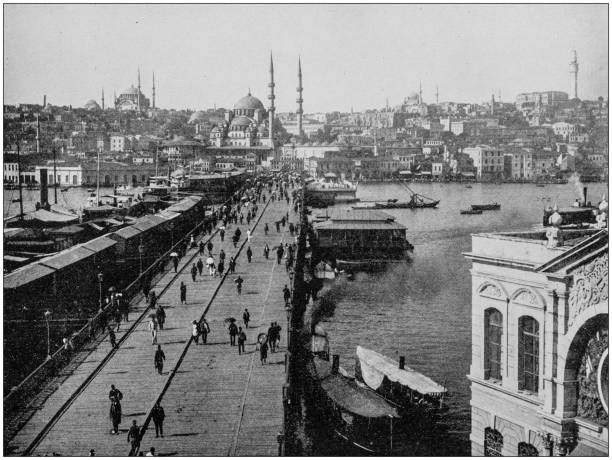 ilustrações, clipart, desenhos animados e ícones de fotografia antiga de locais famosos do mundo: ponte galata, istambul, turquia - 1900 century