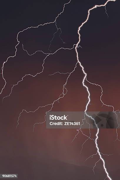 Lightning 파업 0명에 대한 스톡 사진 및 기타 이미지 - 0명, 갈라진 번개, 구름이 짙게 낀 하늘