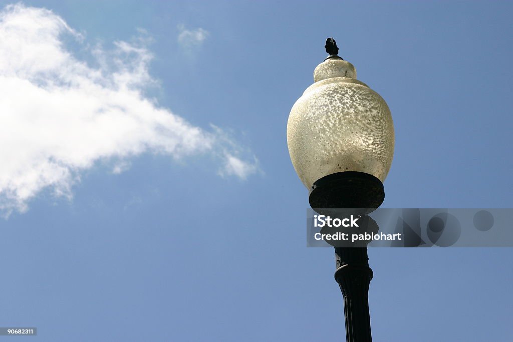 Lampe de rue avec Sky - Photo de Allumer libre de droits