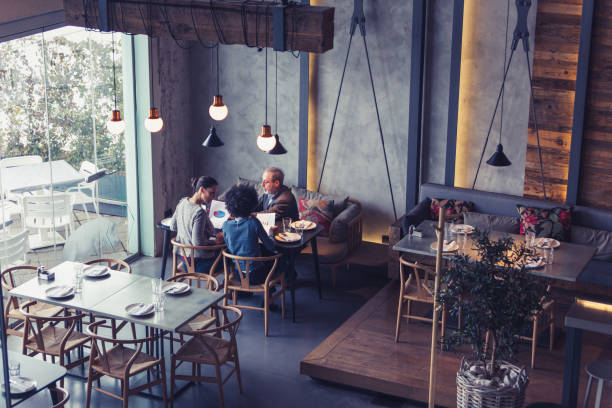 istock Co-Working Space in High-End Restaurants. Businesspeople having meeting In a restaurant. 906824368