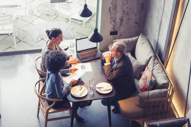 istock Co-Working Space in High-End Restaurants. Businesspeople having meeting In a restaurant. 906824490