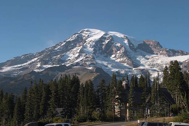 mount rainier - mt rainier silohouette dusk park stock-fotos und bilder