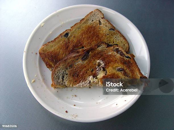 Deliciosos Tostada De Pan De Pasas Foto de stock y más banco de imágenes de Alimento - Alimento, Bebida, Cereal de desayuno