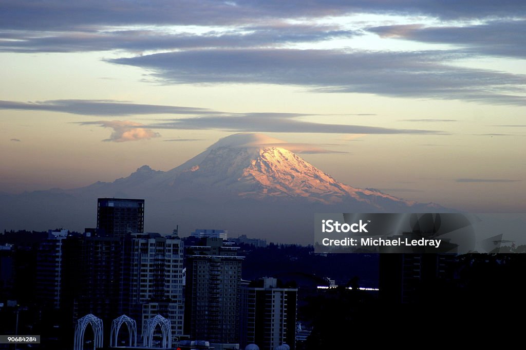 Monte Raineer - Foto de stock de Seattle libre de derechos