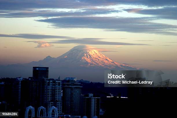 Monte Raineer - Fotografias de stock e mais imagens de Seattle - Seattle, Kerry Park - Seattle, Rainha Ana Maria da Grécia