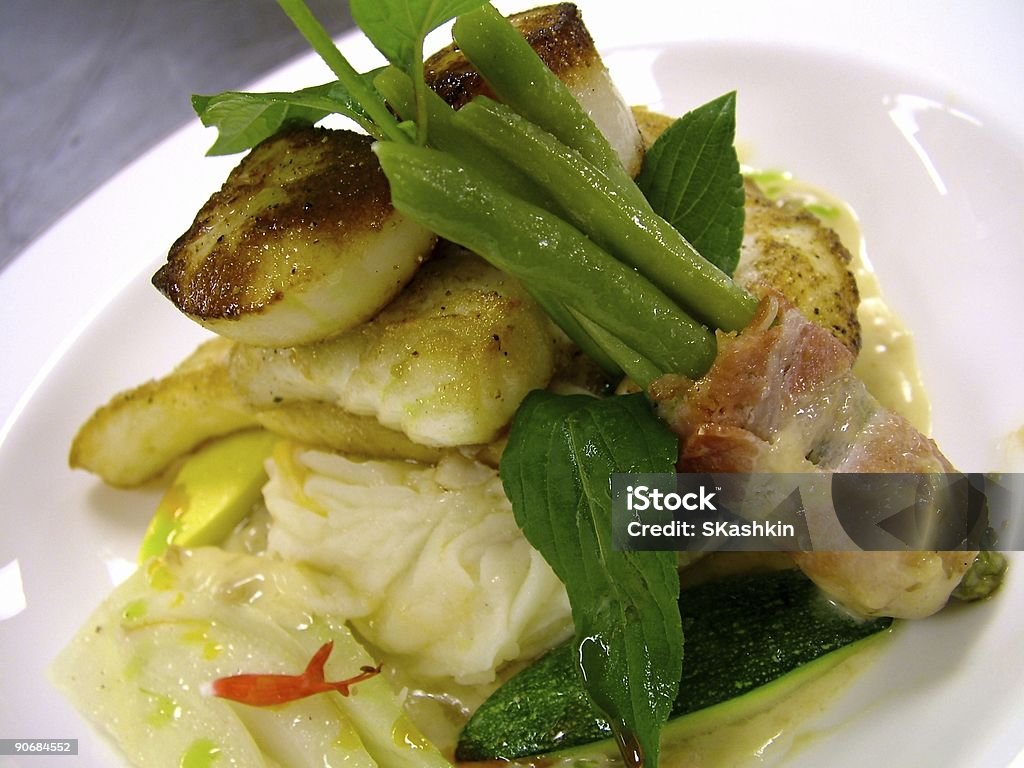 Plato de pescados y mariscos - Foto de stock de 2004 libre de derechos