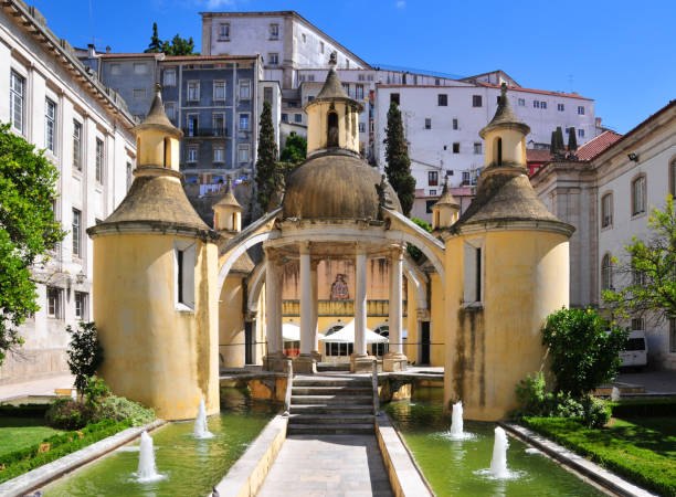 Manga cloister garden - fountains and chapels, Coimbra, Portugal Coimbra, Portugal: dome and fountain, connected by flying buttresses to four small cylindrical chapels - built in 1533 in Renaissance style, Monastery of Santa Cruz, Order of Saint Augustine - buildings in the upper town in the background - Claustro da Manga / Jardim da Manga coimbra city stock pictures, royalty-free photos & images