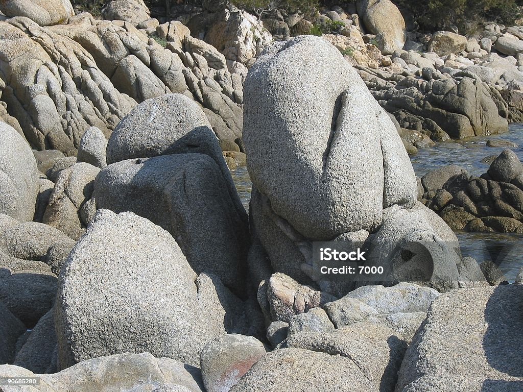 Nieprawidłowości kamienie na plaży - Zbiór zdjęć royalty-free (Bez ludzi)