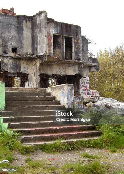 Arruinado Escadas - Fotografias de stock e mais imagens de Abandonado - Abandonado, Apodrecer, Betão