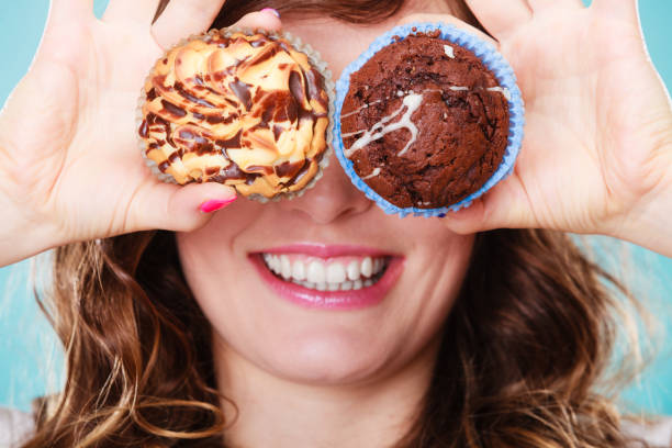 istock Smiling crazy woman holds cakes in hand 906857094