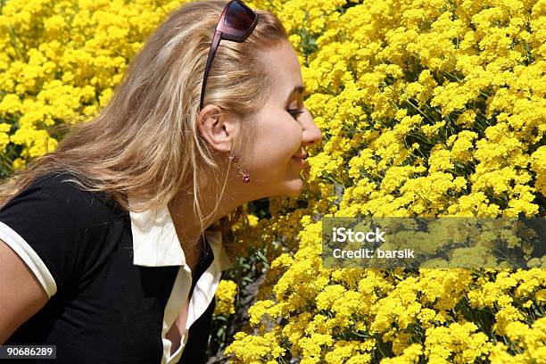 Blond Dziewczynka - zdjęcia stockowe i więcej obrazów Blond włosy - Blond włosy, Codzienne ubranie, Czarny kolor