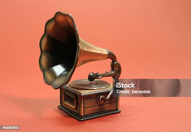 Phonograph 蓄音機 - 蓄音機のストックフォトや画像を多数ご用意 - 蓄音機, くるくる回る, カットアウト