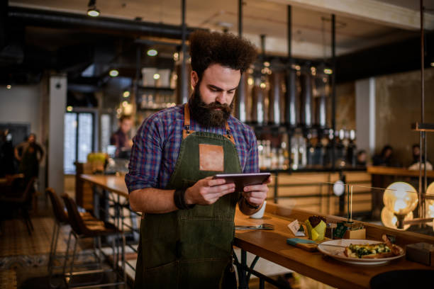 istock Waiter in coffee shop 906869802