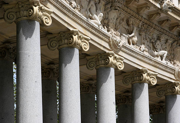 detalles de los altares columnas - column corinthian madrid europe fotografías e imágenes de stock