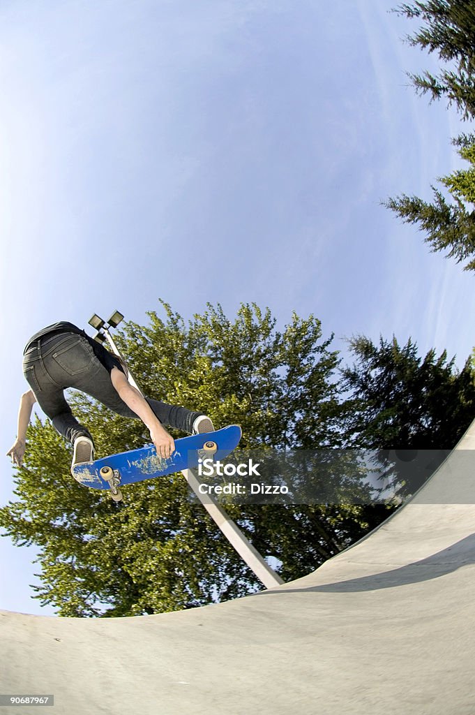 Action Sports-Youth 스케이트보드 2 - 로열티 프리 거친 스톡 사진