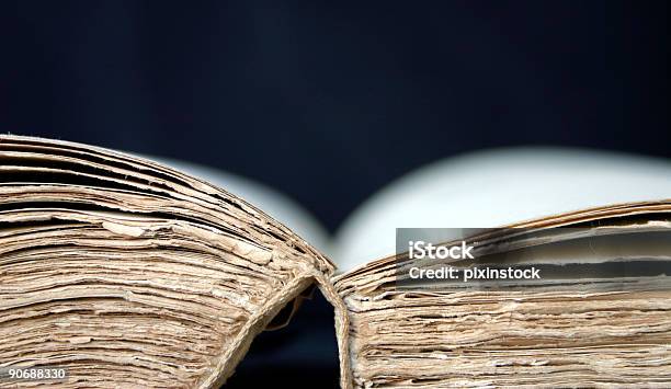 Open Buch Stockfoto und mehr Bilder von Alt - Alt, Buch, Buchdeckel