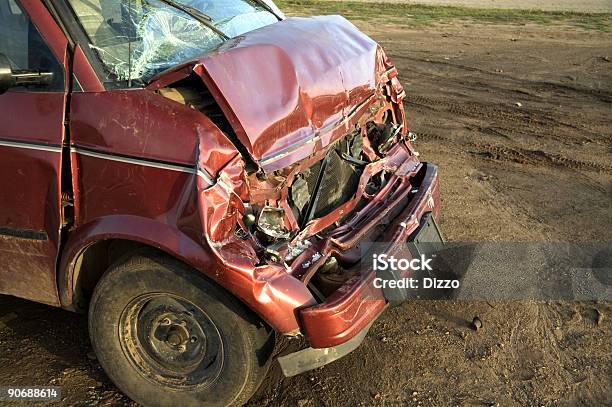 Photo libre de droit de Épave De Voiture 1 banque d'images et plus d'images libres de droit de Accident bénin - Accident bénin, Broyé, Cabossé