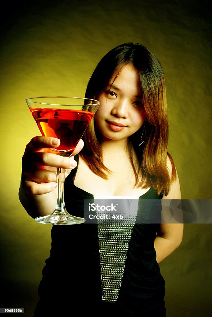 Asiatische Frau mit cocktail - Lizenzfrei Alkoholisches Getränk Stock-Foto