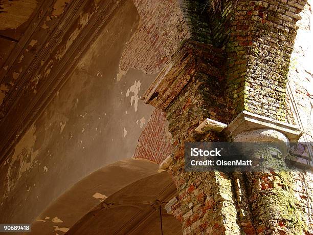 Distrutti Chiesa - Fotografie stock e altre immagini di Accendere (col fuoco) - Accendere (col fuoco), Angolo - Descrizione, Archeologia