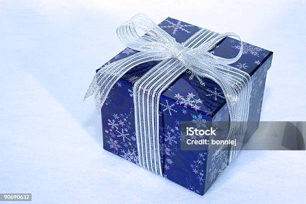 Regalo Blu Argento - Fotografie stock e altre immagini di Carta da regalo - Carta da regalo, Blu, Natale