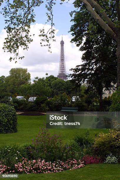 París En La Primavera Foto de stock y más banco de imágenes de Aire libre - Aire libre, Banco - Asiento, Banco del parque
