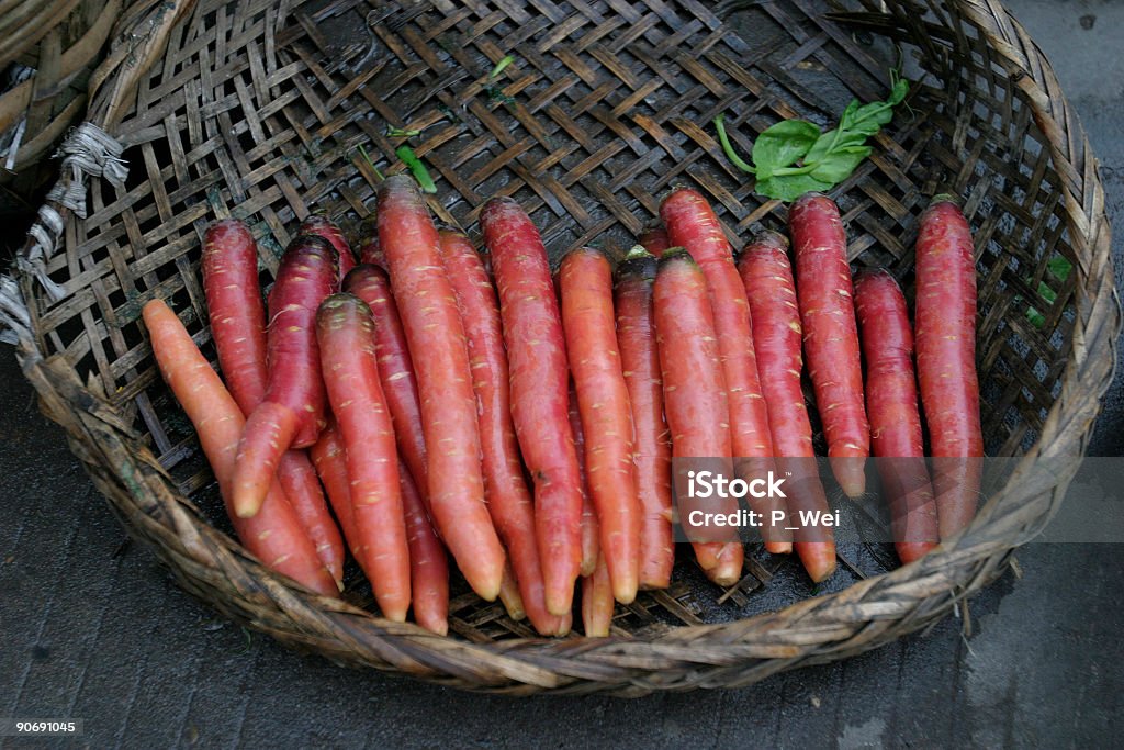 Red Marchew w azjatyckimi farmer's market - Zbiór zdjęć royalty-free (Azja)